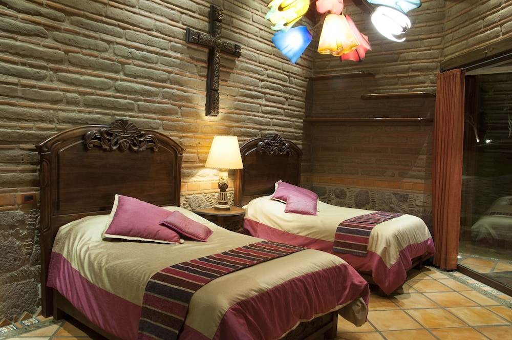 Deluxe Suite, 2 Double Beds, Private Bathroom, Garden View photo 1