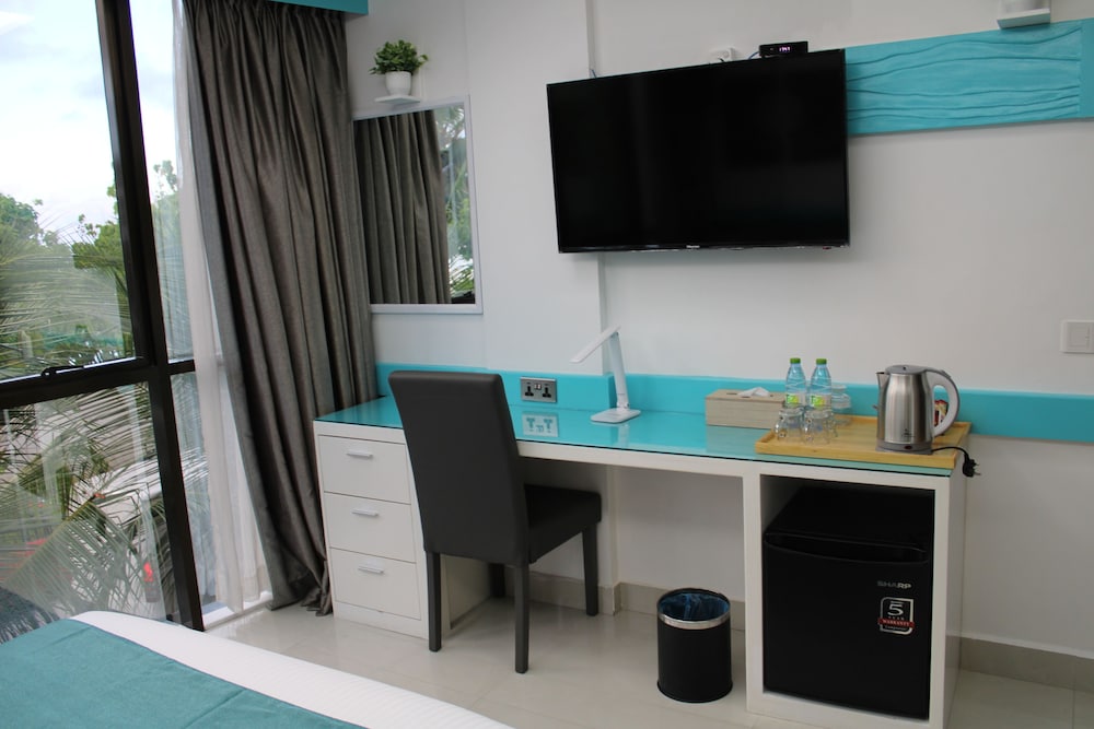 Deluxe Double Room, 1 Queen Bed, Beach View photo 2