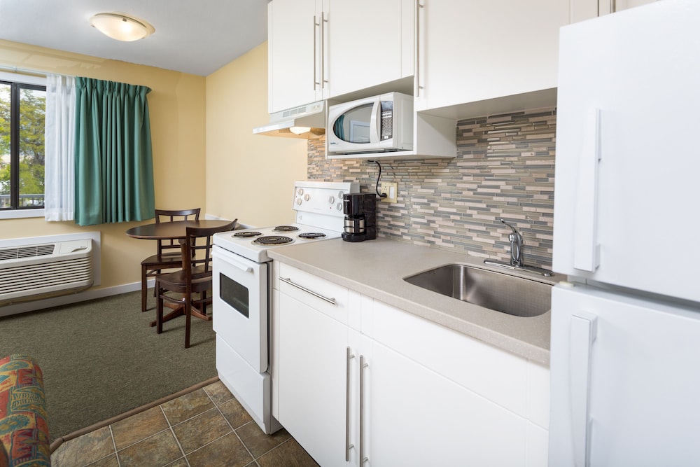 Suite, 1 Bedroom, Kitchen - Photo 4