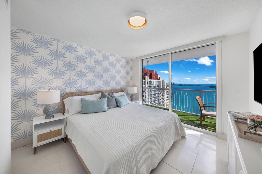 Luxury Condo, 3 Bedrooms, Ocean View photo 2