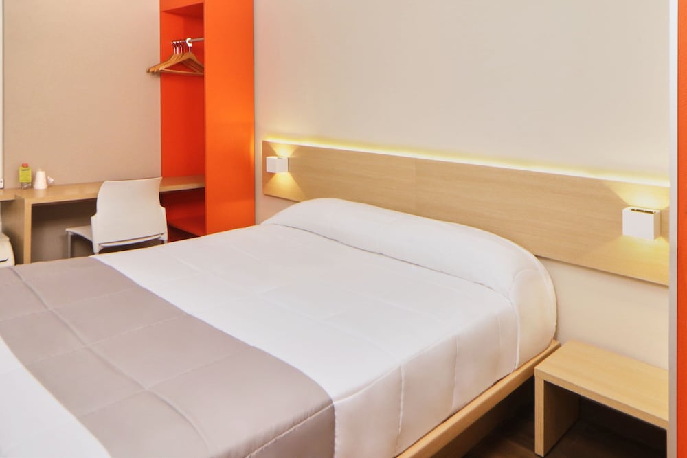 Room, 1 Queen Bed - Photo 6