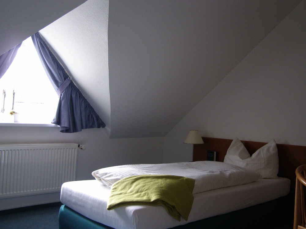 Single Room, Park View