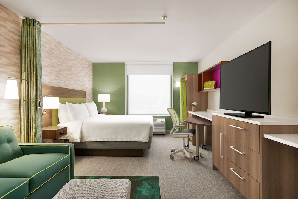 Suite, 1 King Bed, Accessible (Hearing) - Photo 4