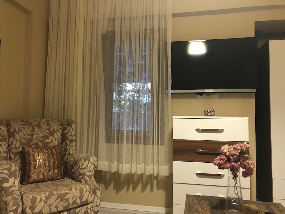 Deluxe Studio Suite, 1 Queen Bed
