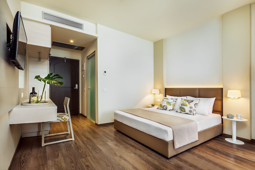 Deluxe Double Room, Garden View - Photo 2