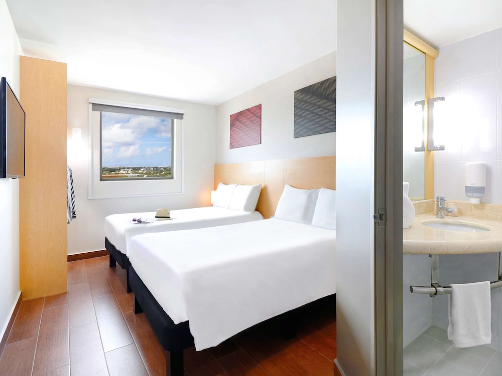 Double Room, 1 Double Bed, Lagoon View - Photo 4