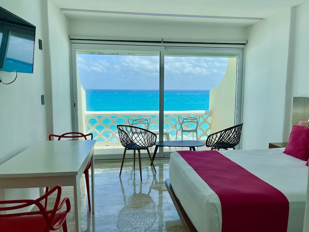 Beach Condo -Panoramic View 180 Degrees