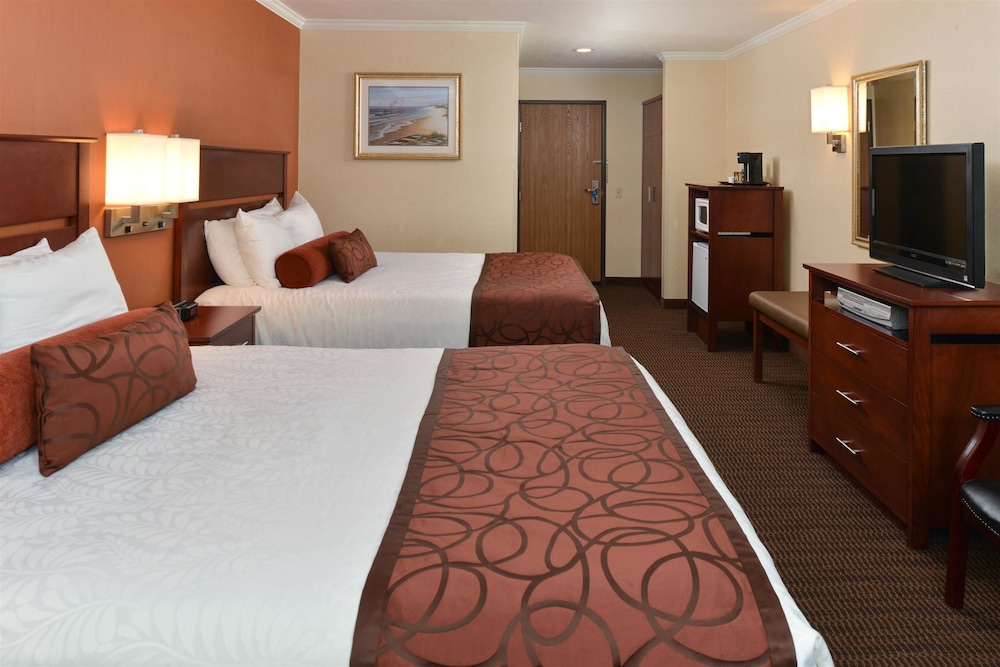 Standard Room, 2 Queen Beds, Non Smoking, Balcony (Fees apply over 2 adults) photo 3
