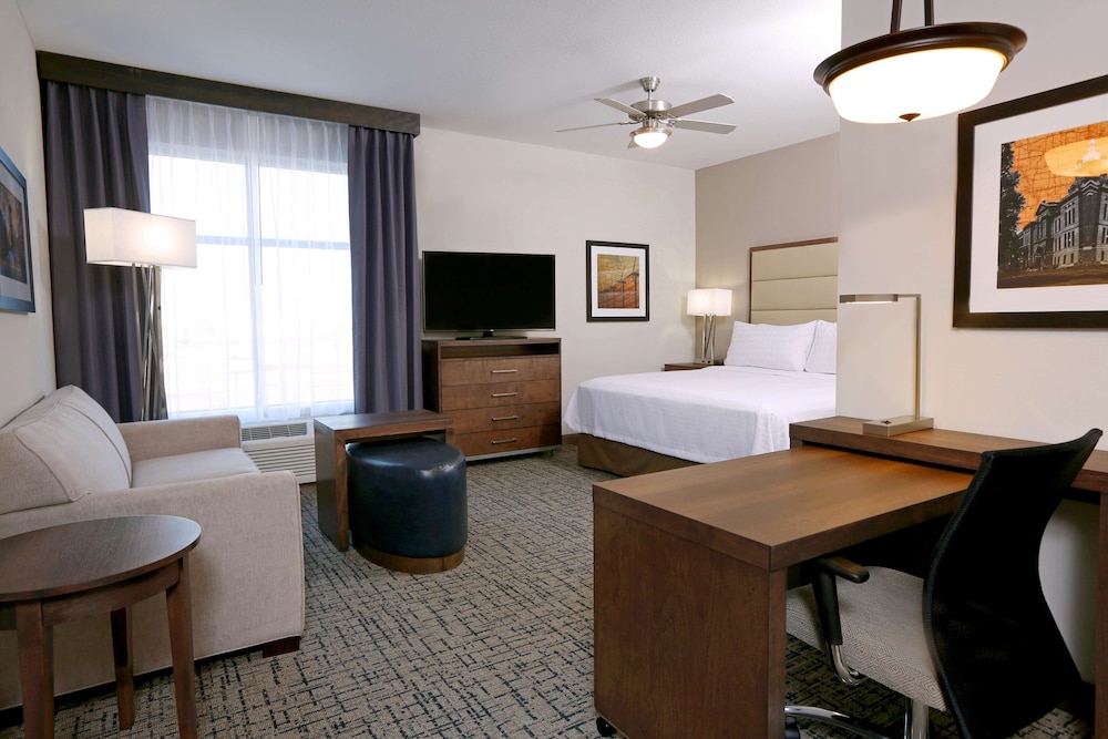 Studio, 1 King Bed, Accessible, Bathtub (Mobility & Hearing) photo 2