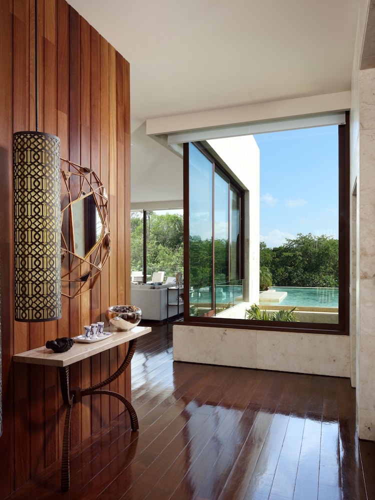 Villa, Beachfront