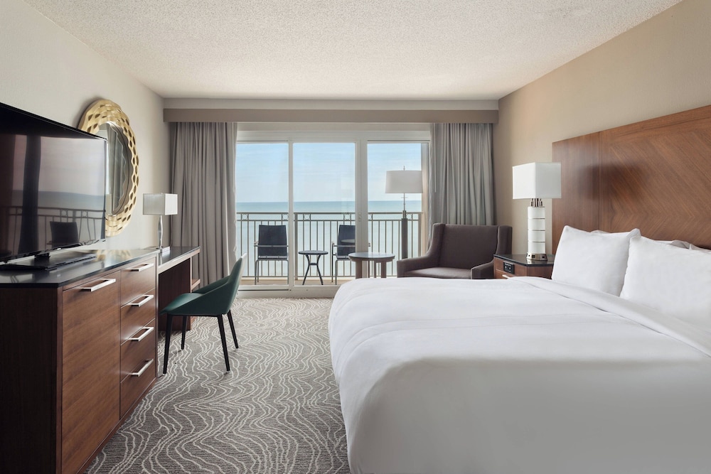 Room, 1 King Bed, Resort View - Photo 2