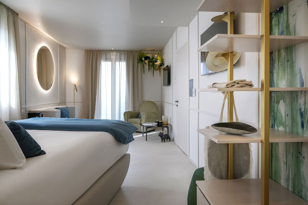 Suite - Photo 3