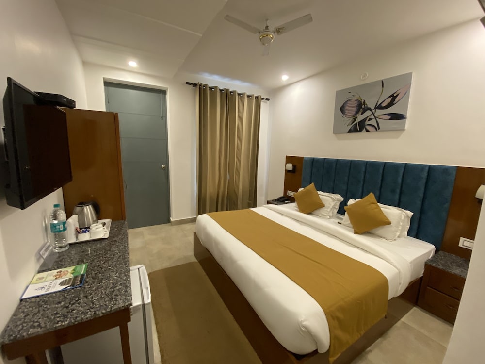 Superior Double or Twin Room, Balcony, City View photo 3