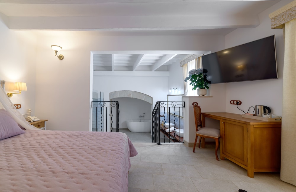 Deluxe Double or Twin Room - Photo 4
