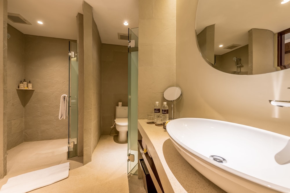 Suite - Photo 5