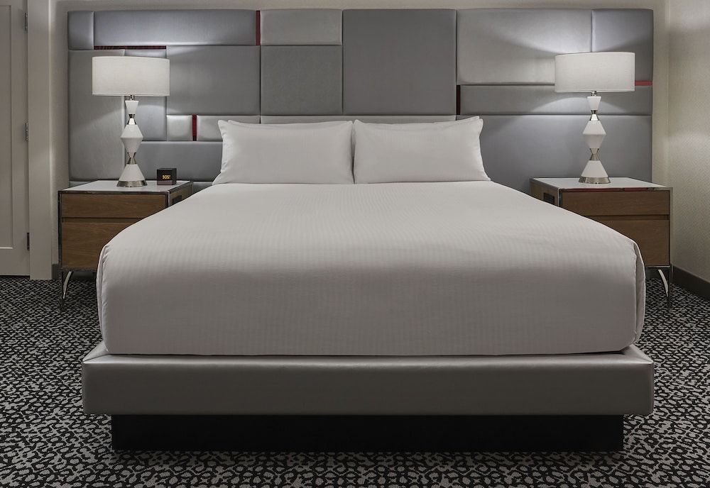 Flamingo Premium Room, 1 King Bed, Non Smoking