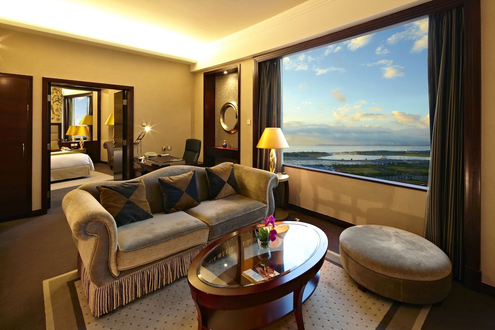 Suite, 1 King Bed, City View photo 1
