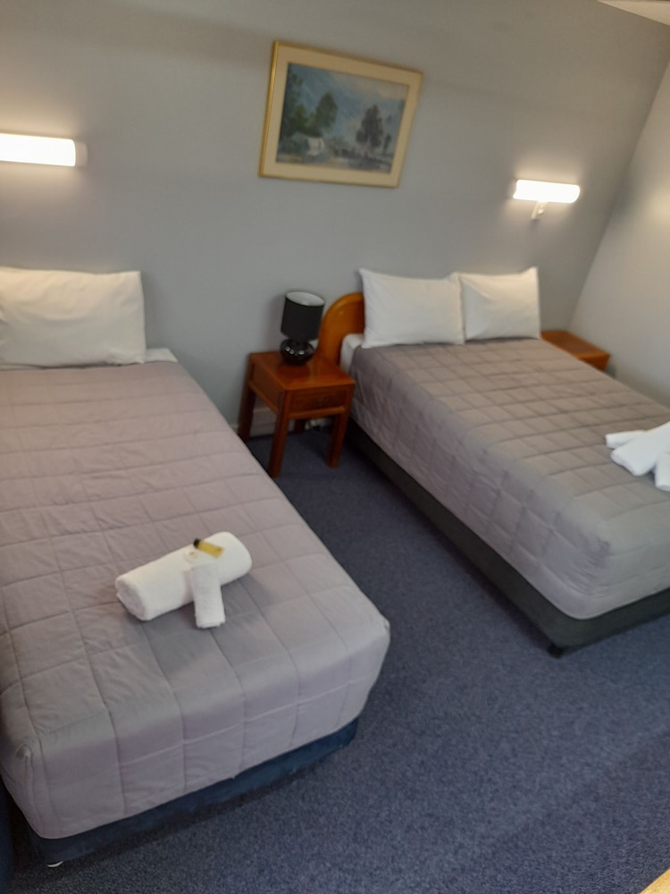 Basic Twin Room photo 2