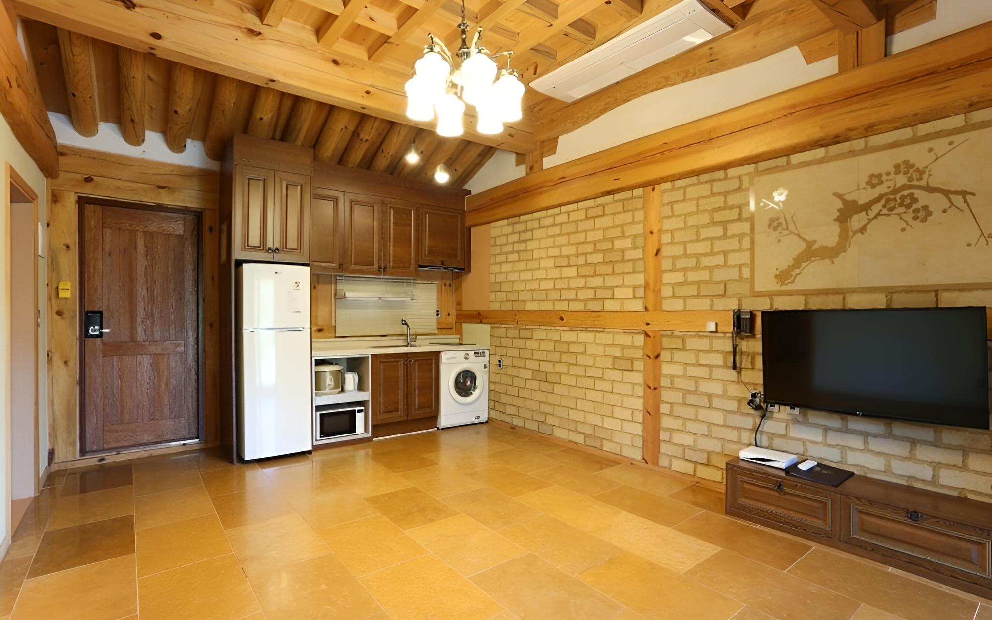 Room (Daewoon (bedroom)) photo 2