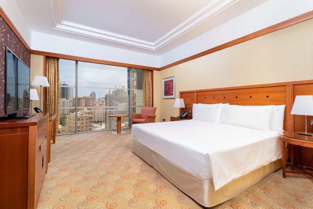 Standard Room, 1 King Bed, Smoking - Photo 5