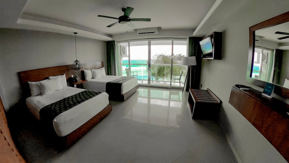 Junior Suite, Hot Tub - Photo 8