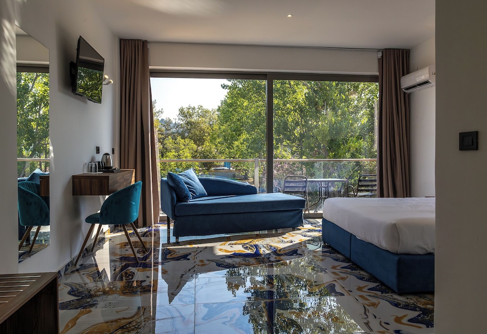 Junior Suite Pool View