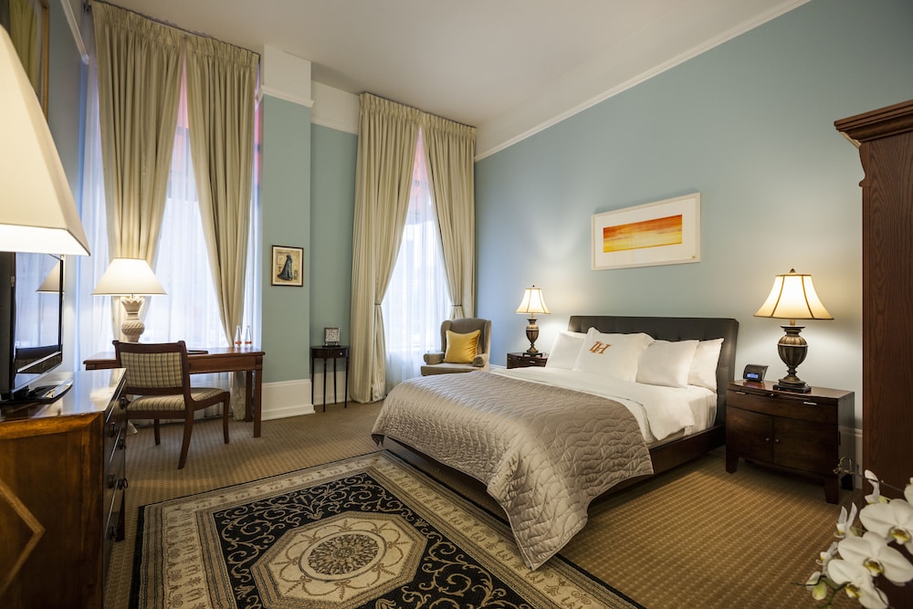 Premier Room, 1 King Bed - Photo 1