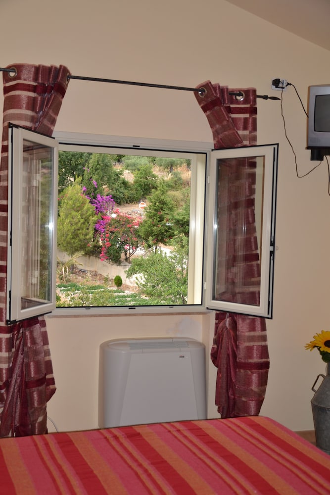 Quadruple Room, Balcony, City View photo 3