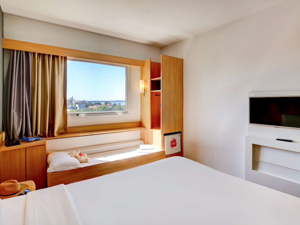 Standard Room, Multiple Beds - Photo 12