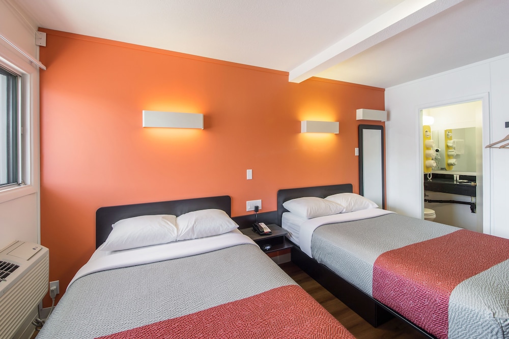 Deluxe Suite, Multiple Beds, Non Smoking, Kitchenette