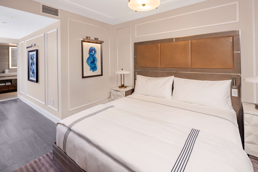 Studio, 1 King Bed, Connecting Rooms (Plus)