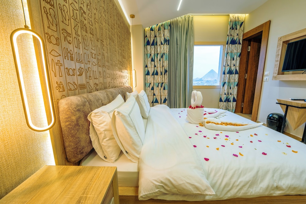 Deluxe Room, 1 King Bed photo 3