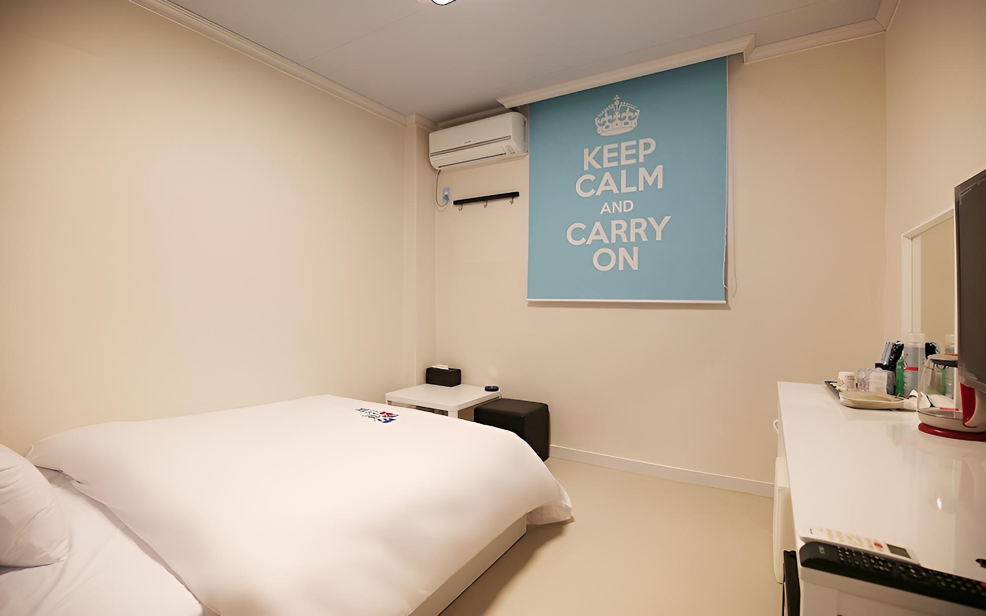 Room (Modern) photo 1