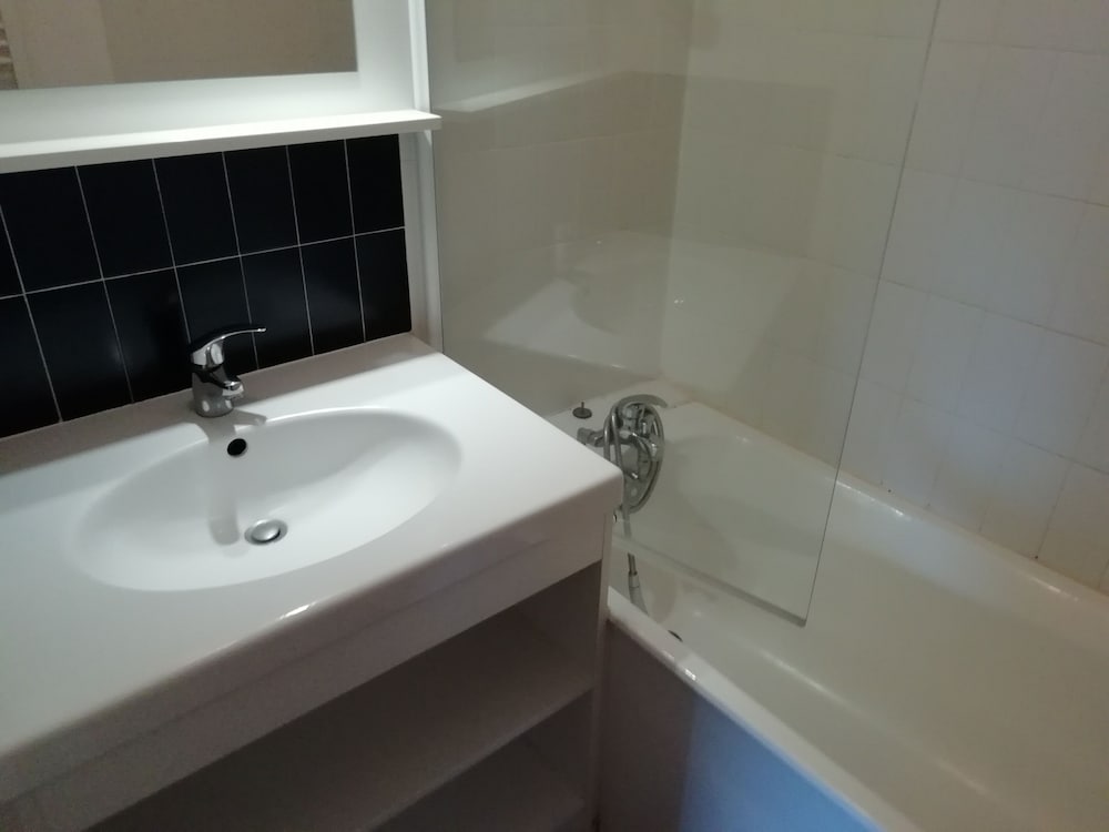 5 Room Apartment 8 People 1 baby 2 Shower Rooms Balcony
