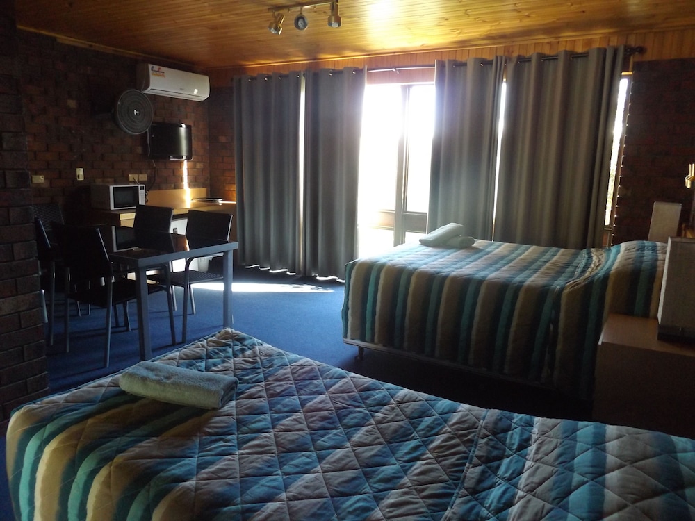 Family Suite, 2 Bedrooms, Non Smoking (Extra Large Family Unit) photo 2
