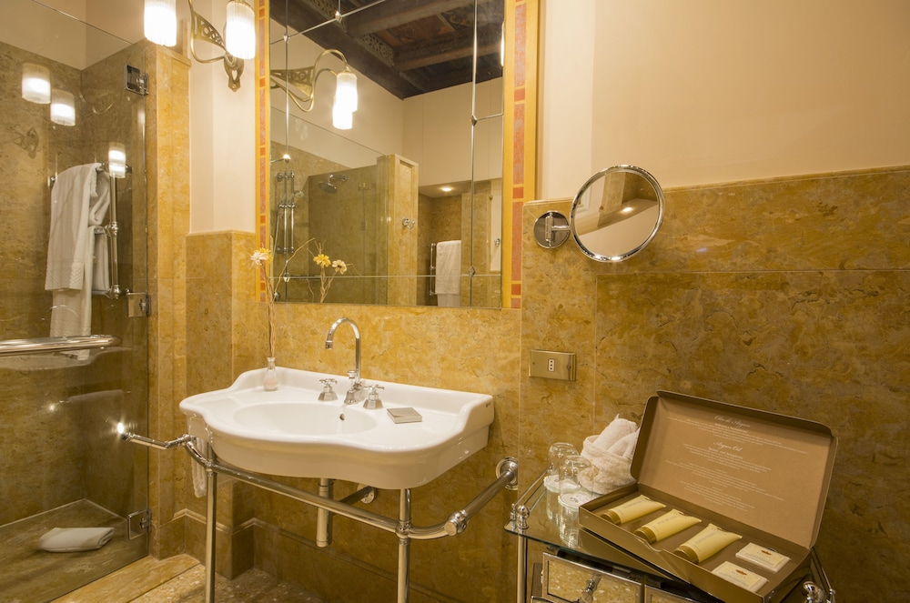 Deluxe Suite, 2 Bedrooms, Smoking - Photo 14