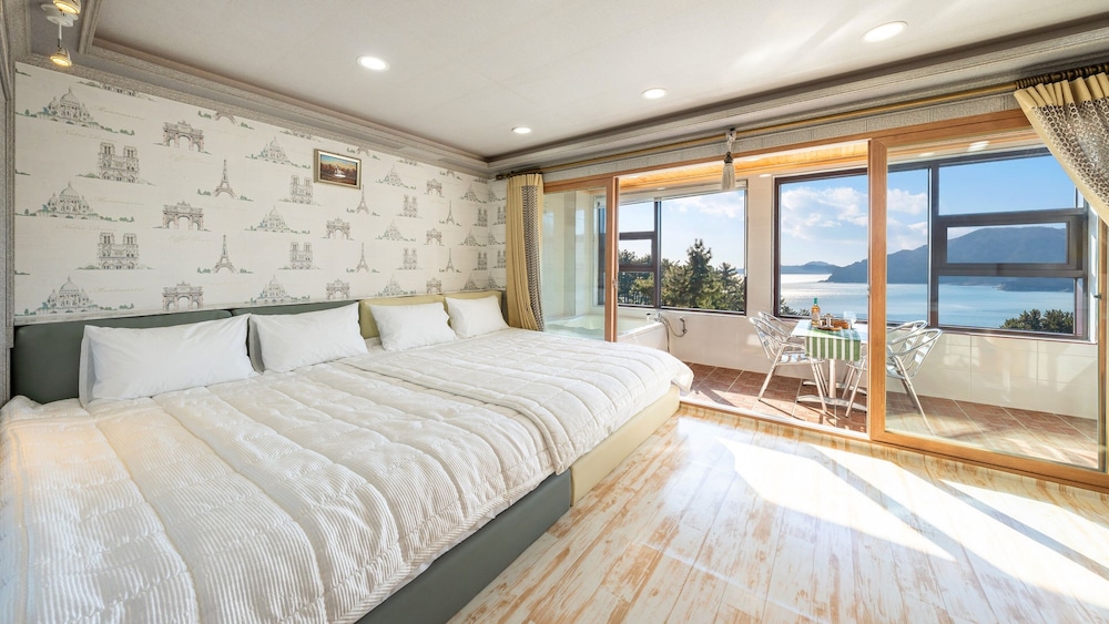 Basic Room, 1 Bedroom (Marine 201)