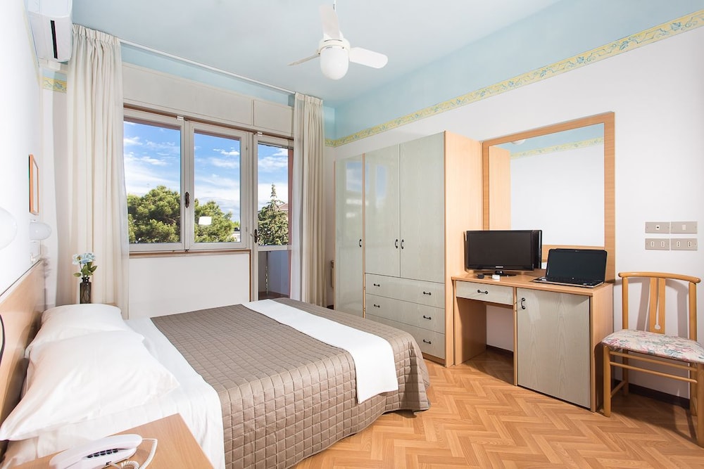Double or Twin Room photo 1