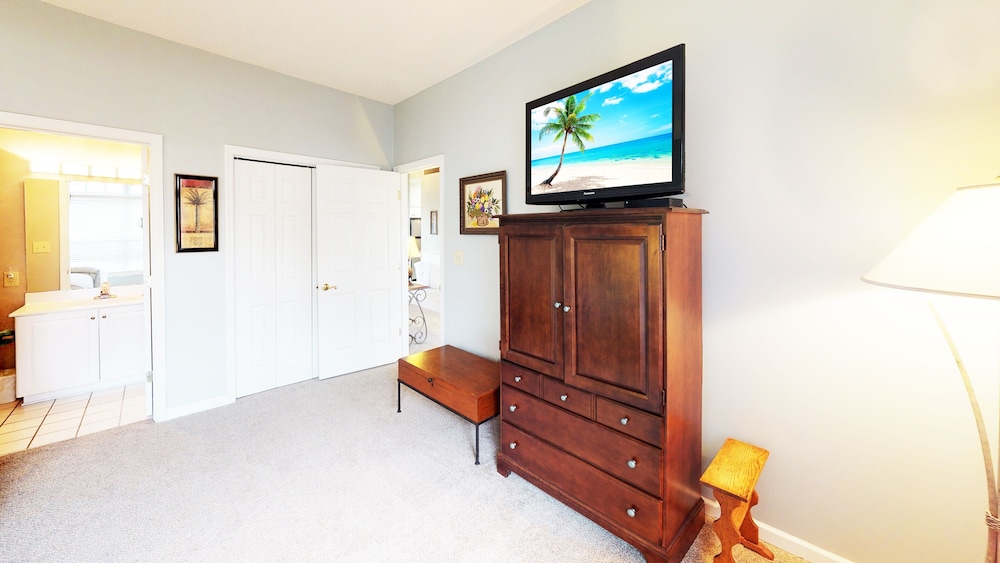 Condo, 2 Bedrooms photo 2