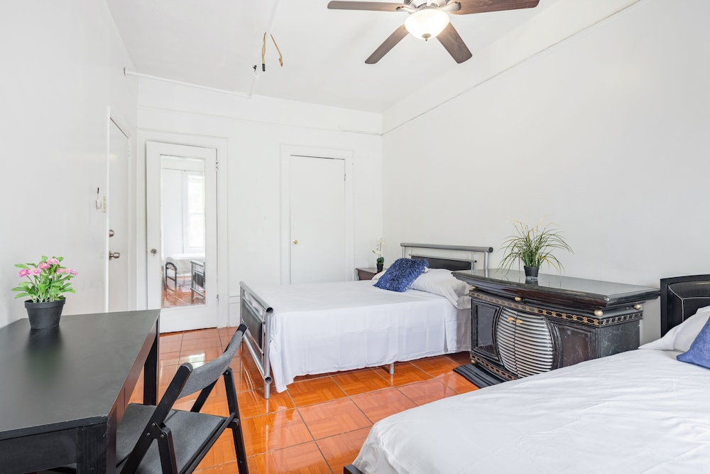 5 Rooms With 5 Private Bathrooms photo 2