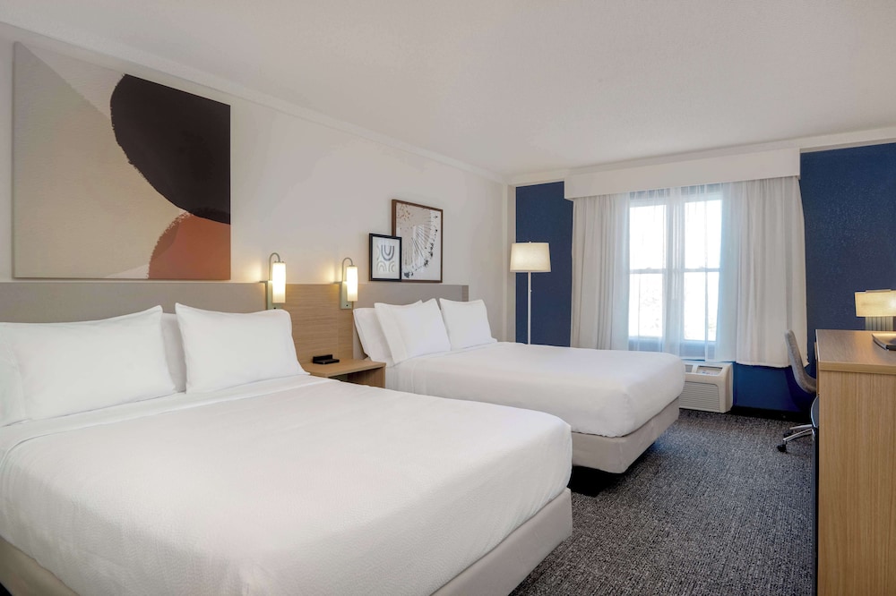 Room, 2 Queen Beds - Photo 4