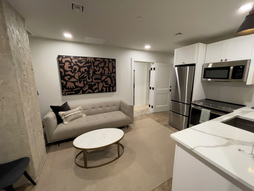 Luxury Suite, 3 Bedrooms, No Windows