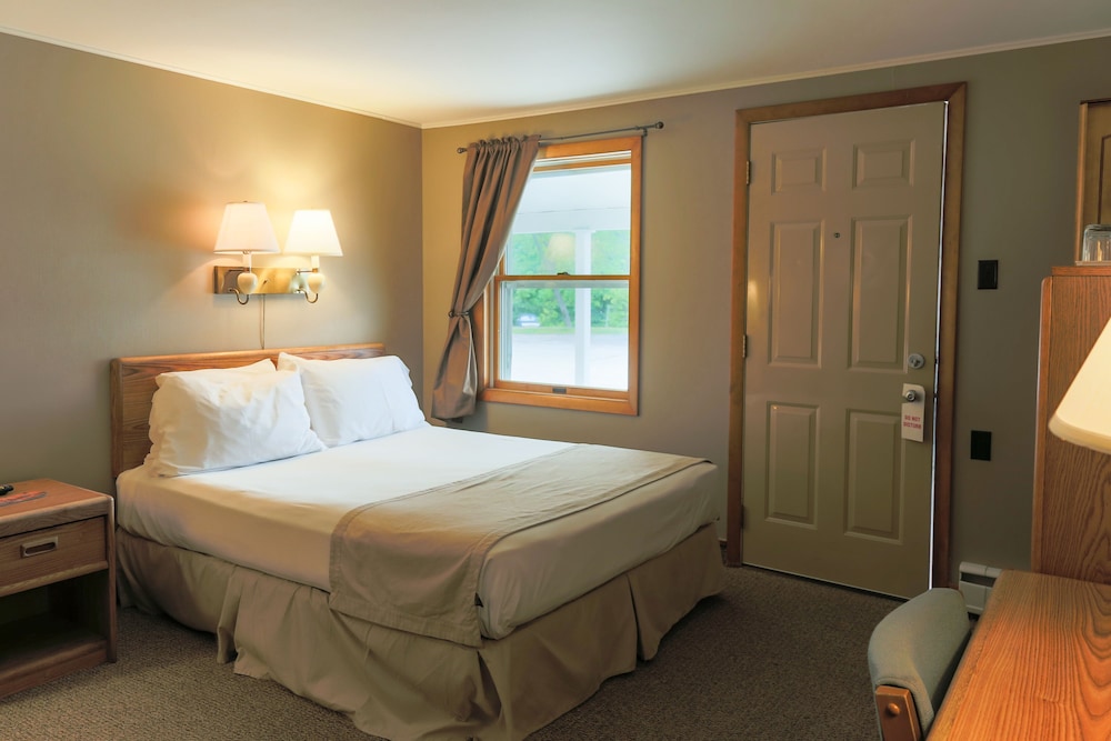 Standard Room, 1 Queen Bed, Non Smoking - Photo 2