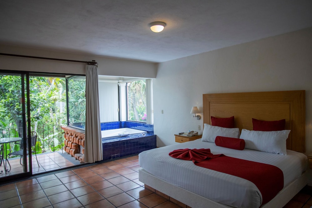 Terrace Suite, King bed and Jacuzzi - Photo 17
