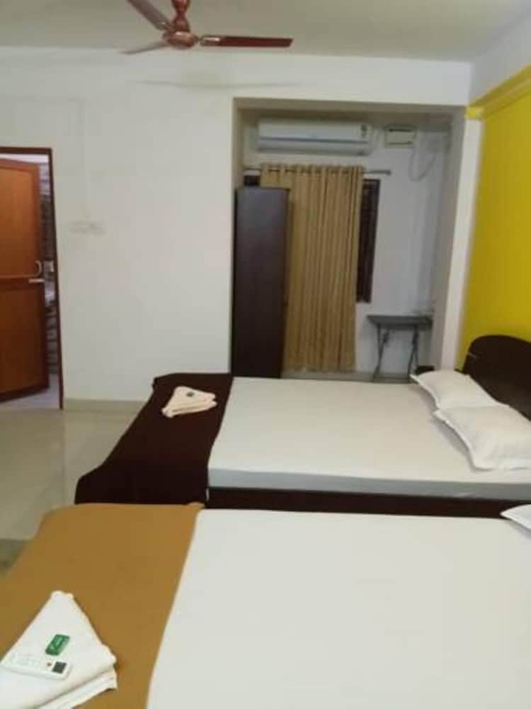 Deluxe Room, 1 Double Bed, Non Smoking photo 2