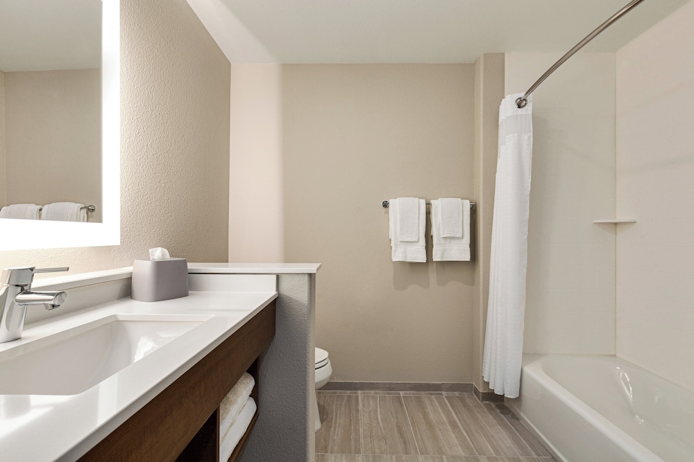 Suite, 2 Queen Beds - Photo 2