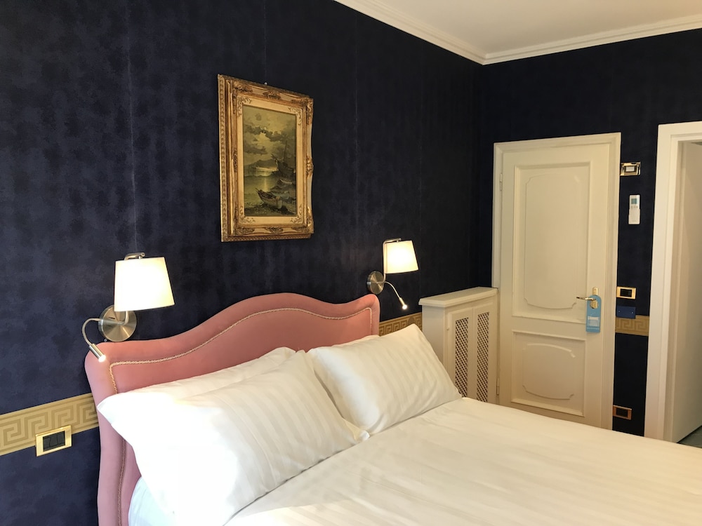 Exclusive Double Room, Partial Sea View