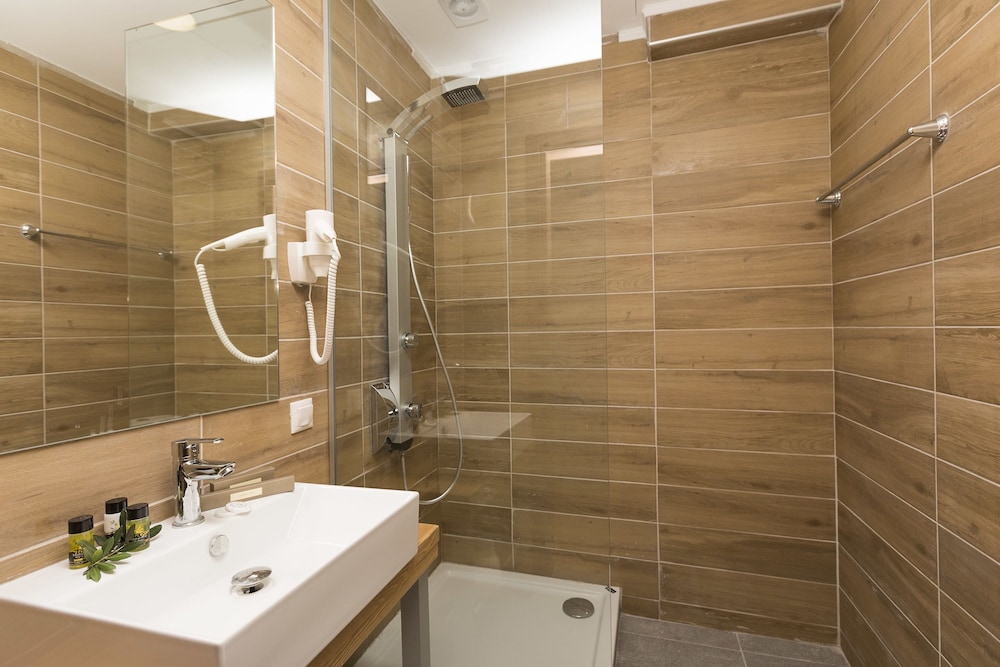 Executive Double or Twin Room, 1 Queen Bed - Photo 10