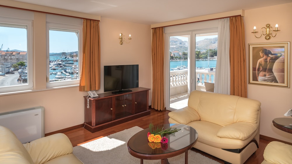 Deluxe Apartment, 2 Bedrooms, Terrace - Photo 8