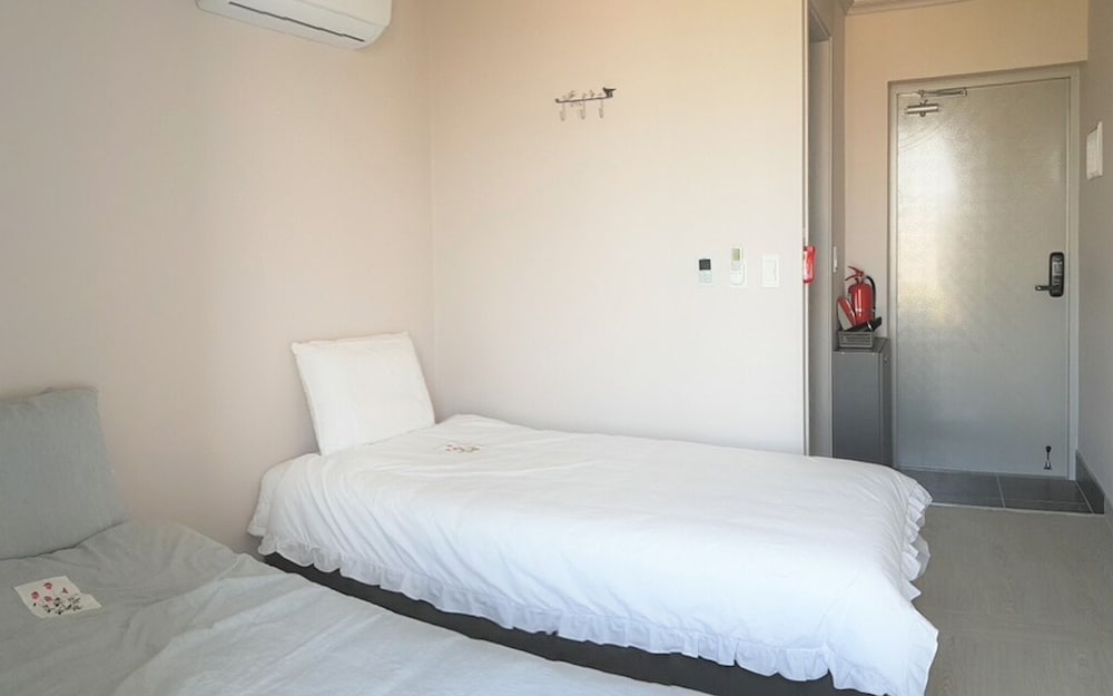 Room (Twin Room) - Photo 13